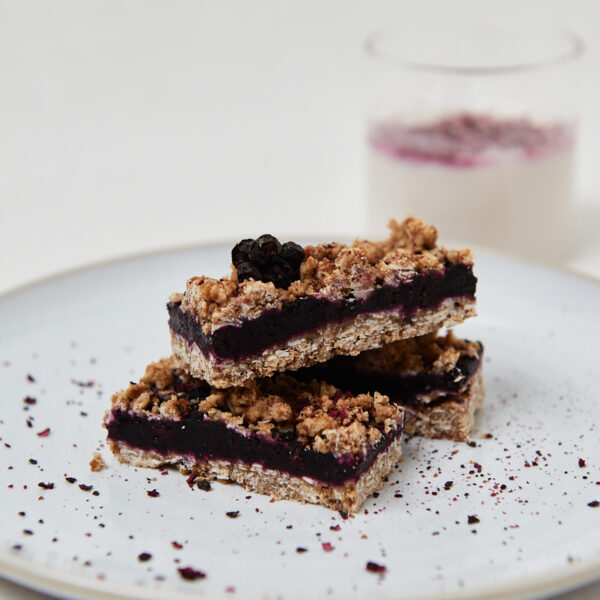 Beeren-Crumble-Schnitten als Clean-Eating-Dessert