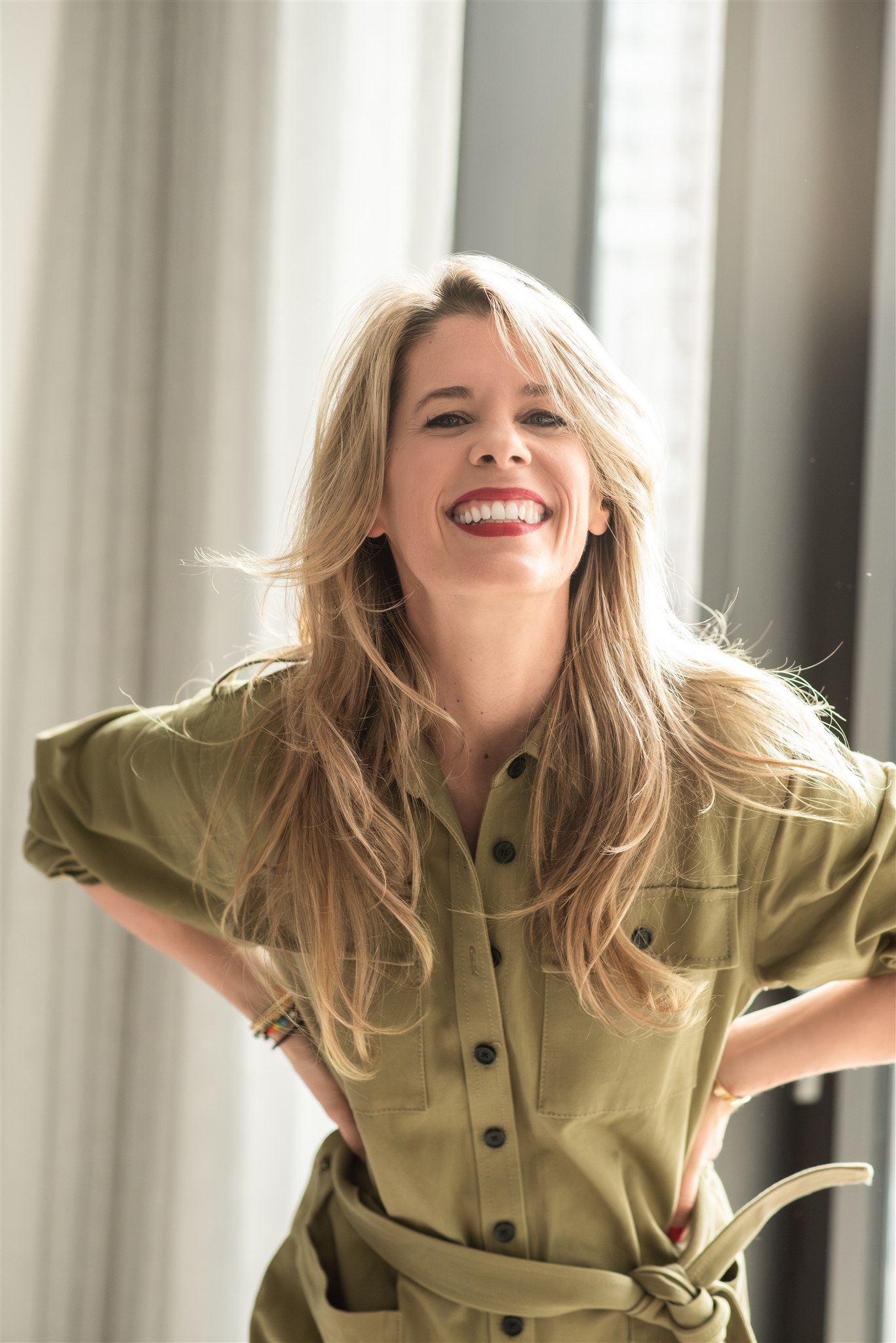 big smile, bloond hair, jumpsuit