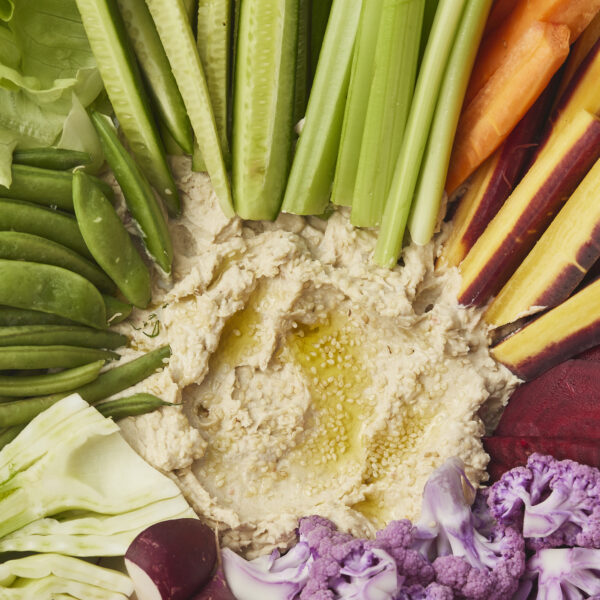 raw veggies mit hummus