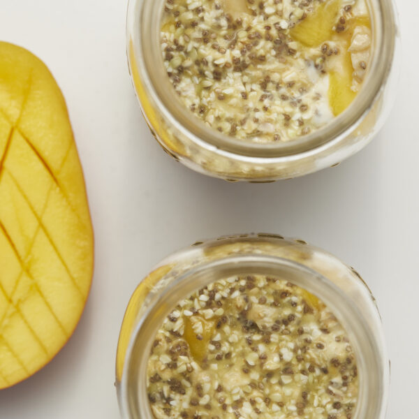 Mango chia oats im glas