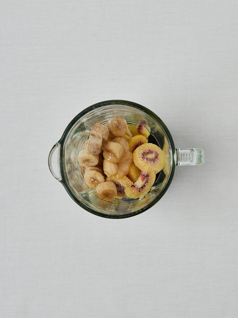 Kiwi Nice Cream Zubereitung im Blender – selbstgemachtes veganes Eis