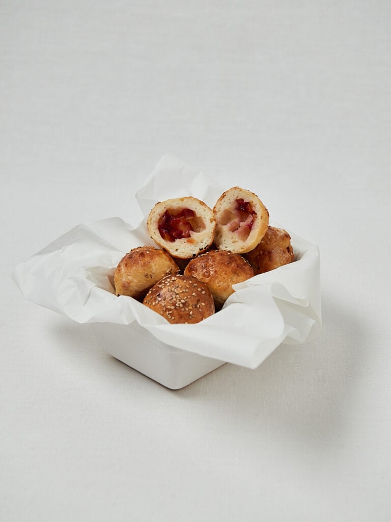 Pflaumen Bagel Bites mit Zimtfüllung in Backpapier – gesundes süßes Gebäck